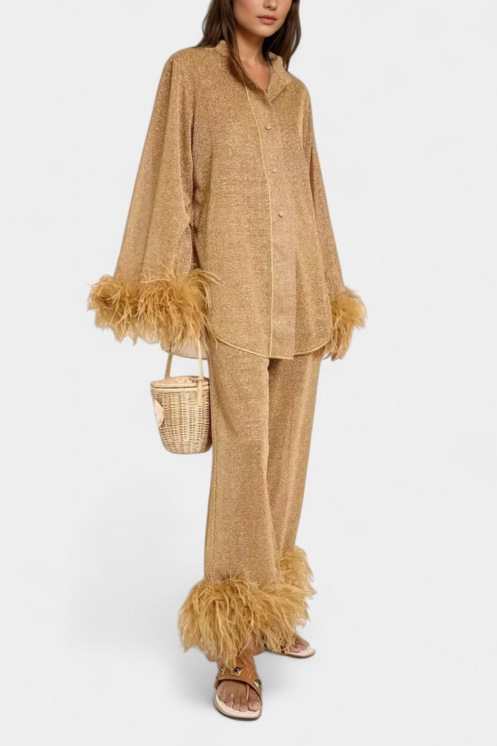 Polina Conjunto de Dos Piezas con Collar de Plumas